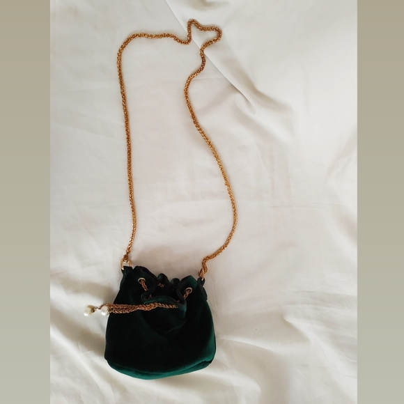 Chain detail velvet bucket bag - Picture 2 of 4